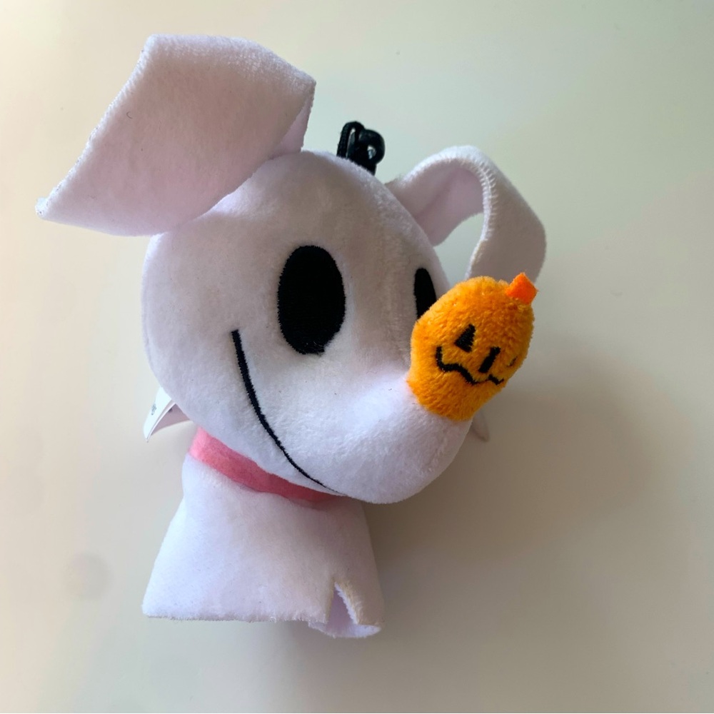 Zero the Dog with Pumpkin Nose Bag Clip